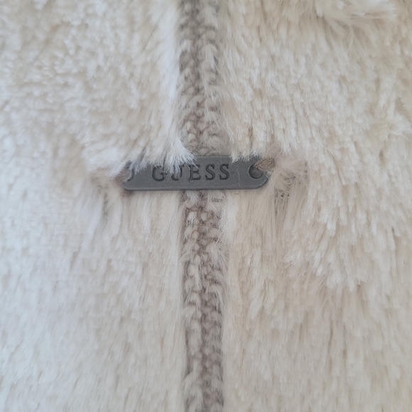 NWOT Guess Faux Sherpa Reversible Vest - Picture 11 of 15